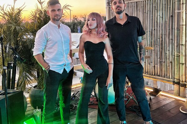 Live trio