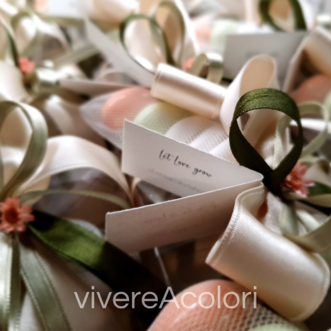 Confetti, nastro, biglietto