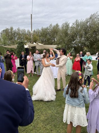Primo ballo circondati da amic